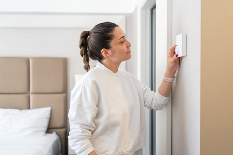 adjusting thermostat